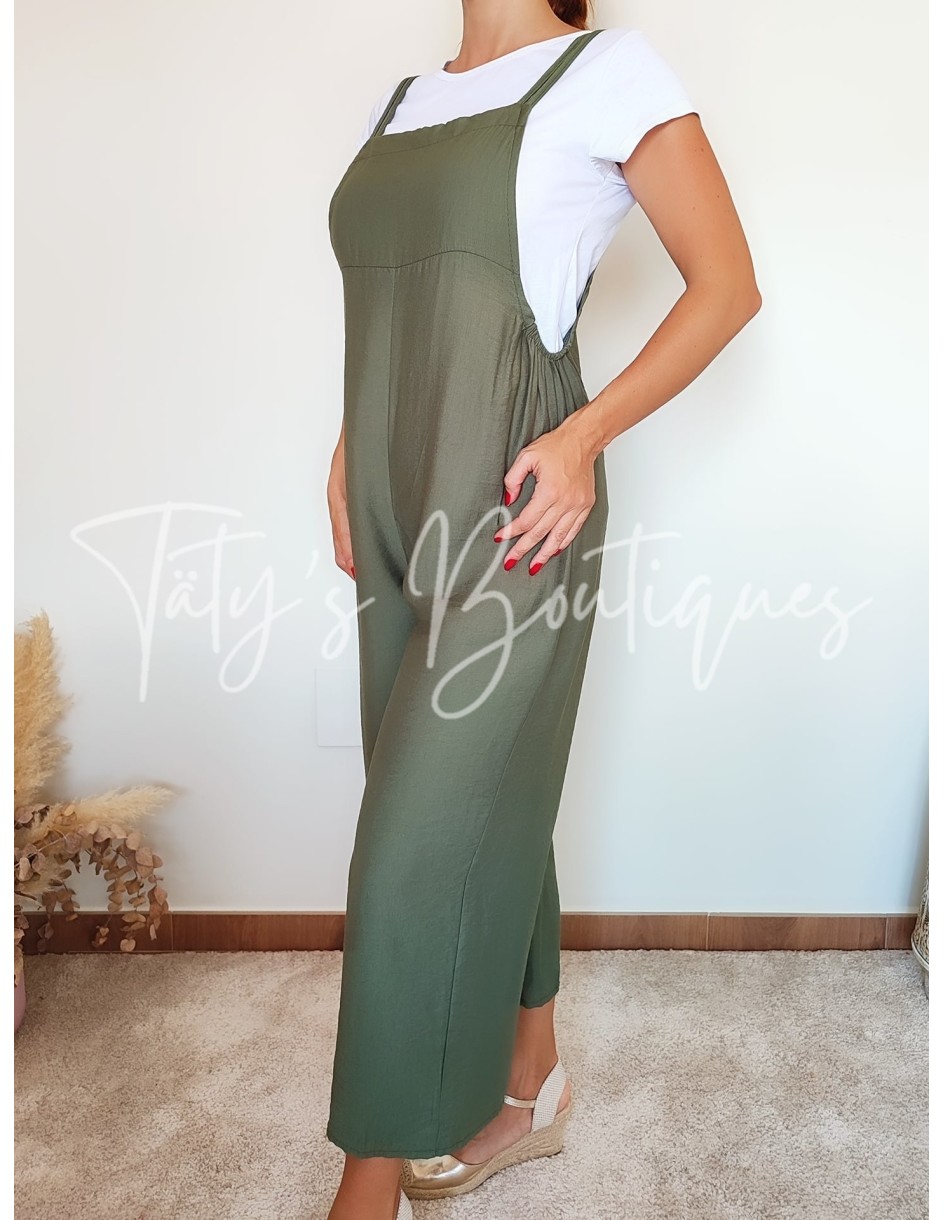 Conjunto mono verde y camiseta blanca | Täty's Boutiques - Grupo Puerto Gragera