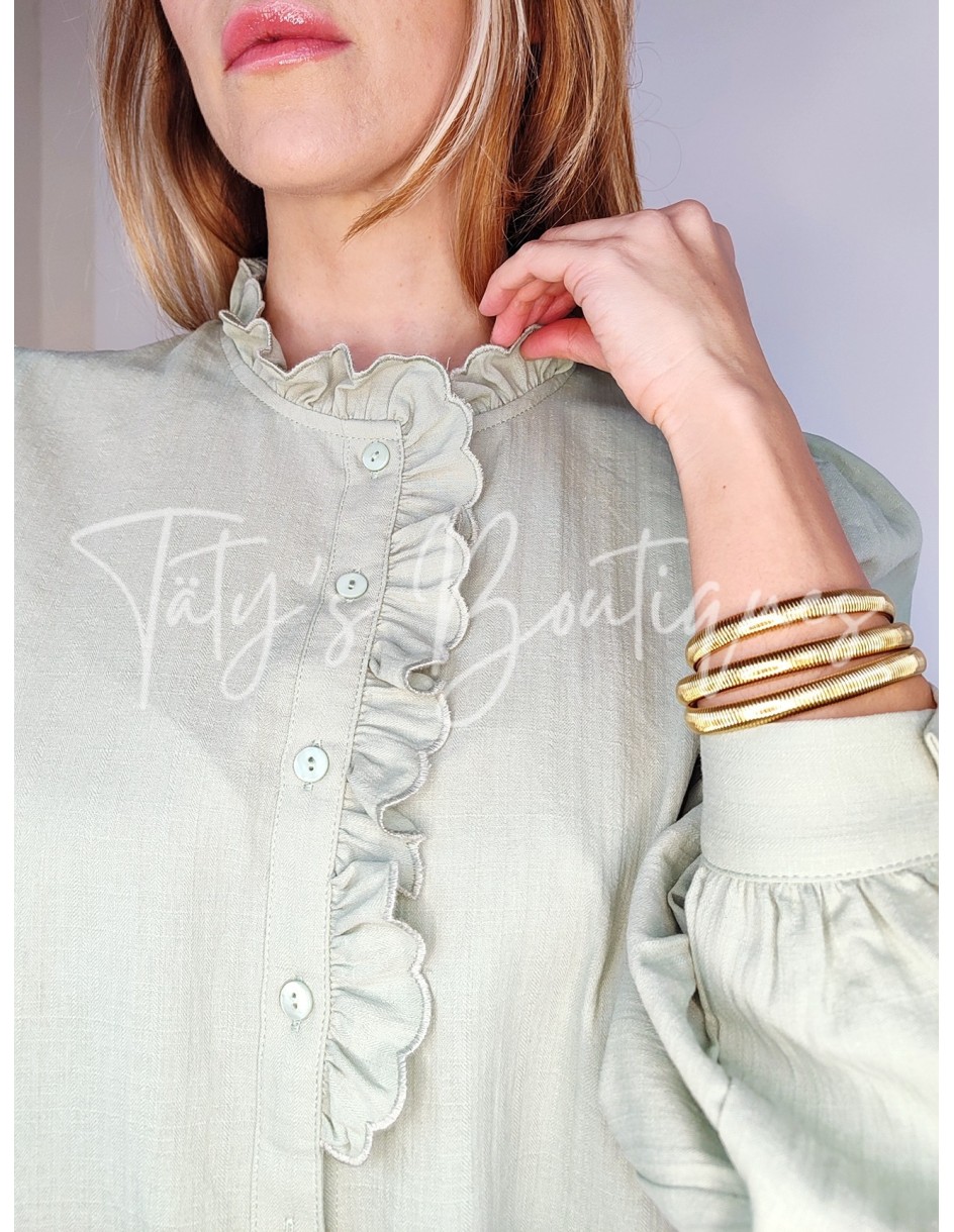 Camisa cuello volantes verde empolvado | Täty's Boutiques - Grupo Puerto Gragera